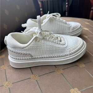 Chic Steve Madden White Sneakers
